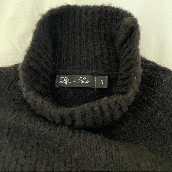 LYLA + LUXE Black Knit Sweater Size Small - Picture 4 of 12